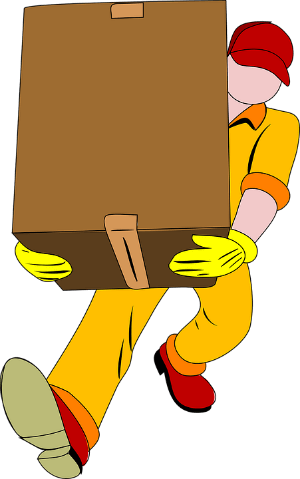 Mann schleppt Karton