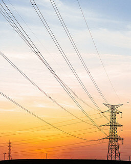 strommast sonnenuntergang